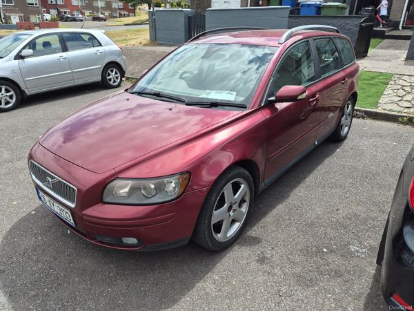 Volvo V50 Estate, Petrol, 2006, Red