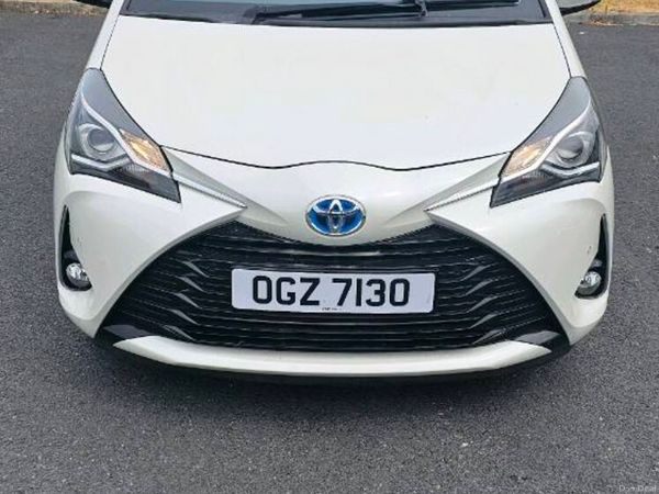 Toyota Yaris Hatchback, Petrol Hybrid, 2019, White