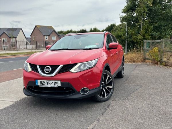 Nissan Qashqai Hatchback, Diesel, 2016, Red
