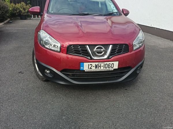 Nissan Qashqai Estate/Jeep, Diesel, 2012, Red