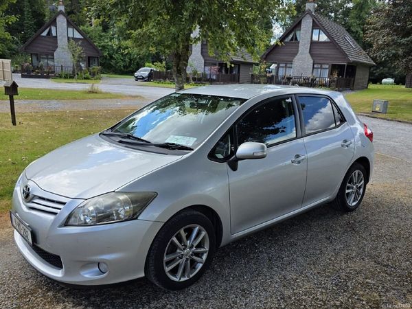 Toyota Auris Hatchback, Petrol, 2011, Silver