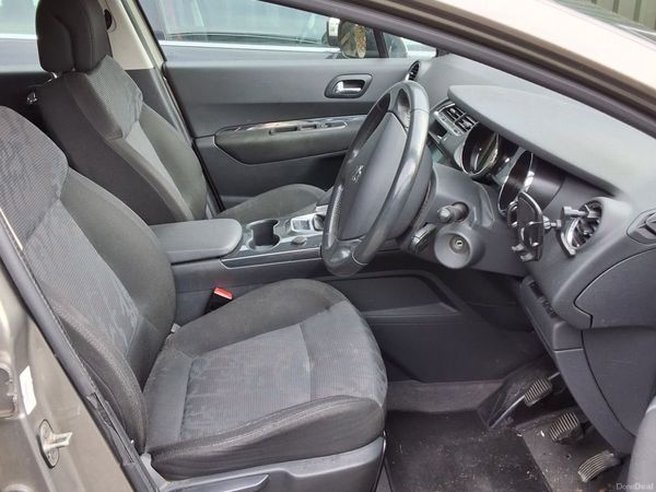 Peugeot 3008 MPV, Diesel, 2011, Grey