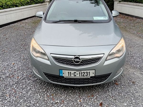 Opel Astra Hatchback, Diesel, 2011, Silver