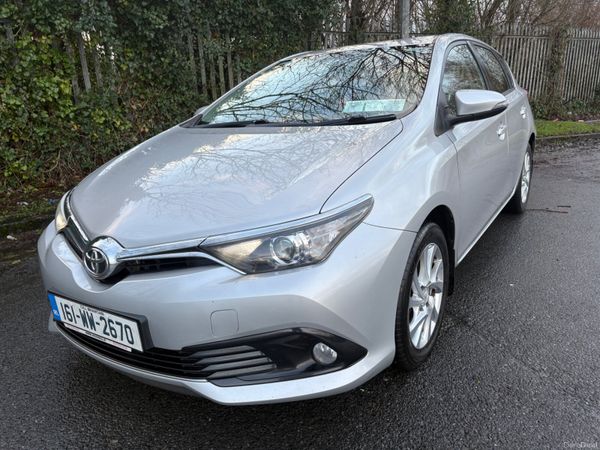 Toyota Auris Hatchback, Diesel, 2016, Silver