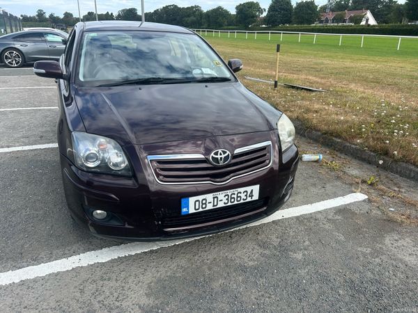 Toyota Avensis Saloon, Petrol, 2008, Red