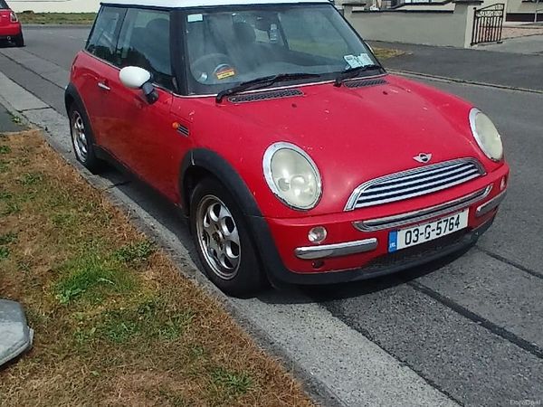 Mini Cooper Hatchback, Petrol, 2003, Red