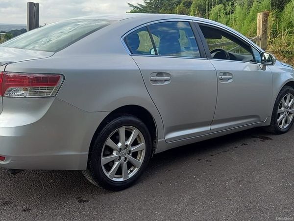 Toyota Avensis Saloon, Diesel, 2011, Silver