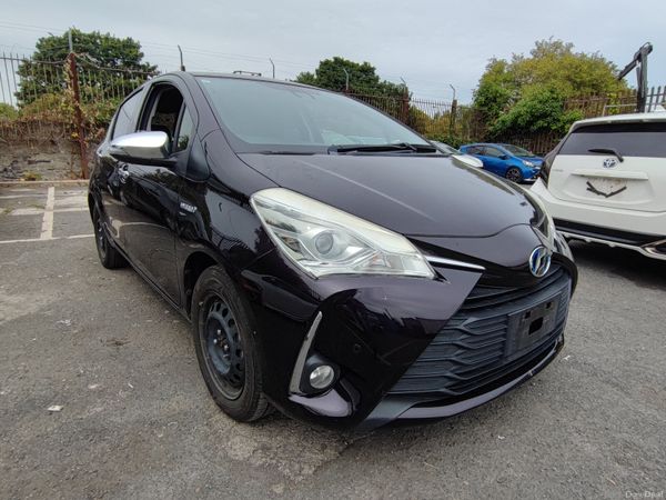 Toyota Yaris Hatchback, Petrol Hybrid, 2017, Black