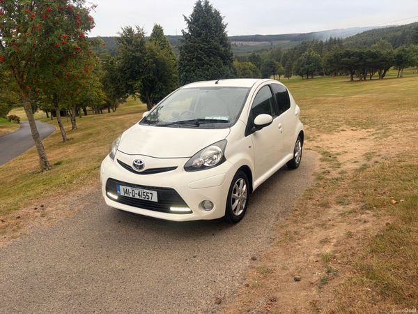 Toyota Aygo Hatchback, Petrol, 2014, White