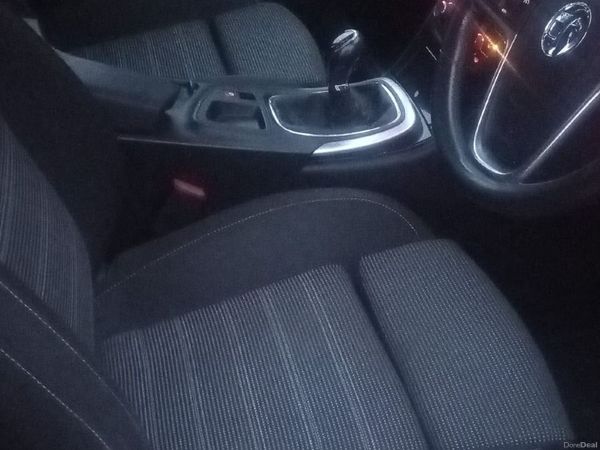 Vauxhall Insignia Hatchback, Petrol, 2011, Silver