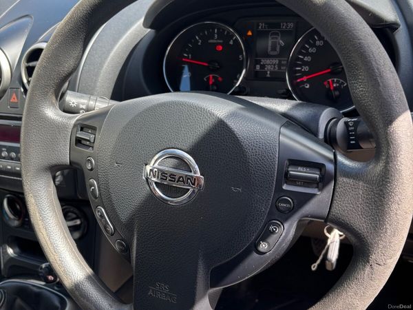 Nissan Qashqai Hatchback, Diesel, 2012, Brown