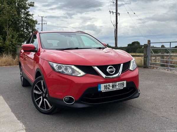Nissan Qashqai Hatchback, Diesel, 2016, Red