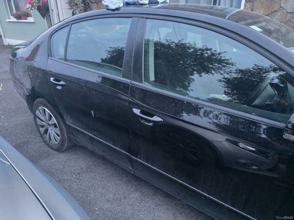 Volkswagen Passat Saloon, Diesel, 2010, Black