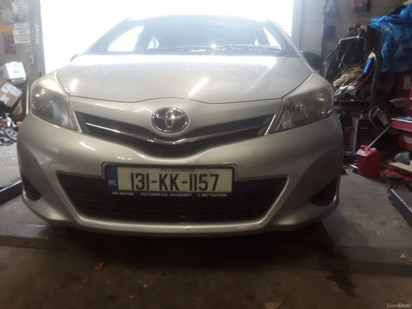 Toyota Yaris Hatchback, Petrol, 2013, Silver