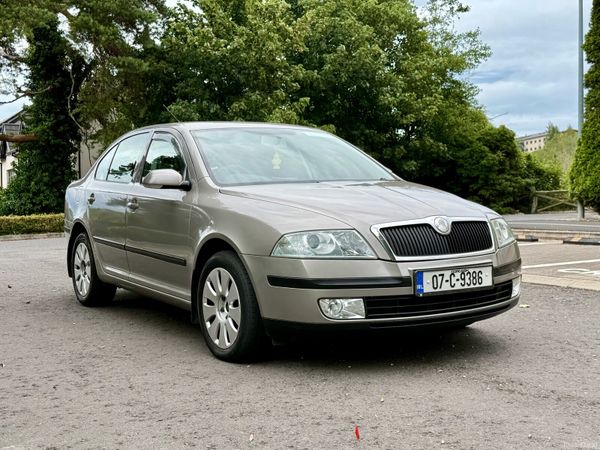 Skoda Octavia Hatchback, Petrol, 2007, Beige