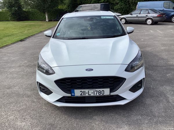 Ford Focus Hatchback, Petrol Hybrid, 2021, White