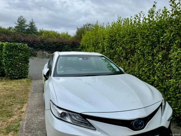 Toyota Camry Saloon, Petrol Hybrid, 2023, White