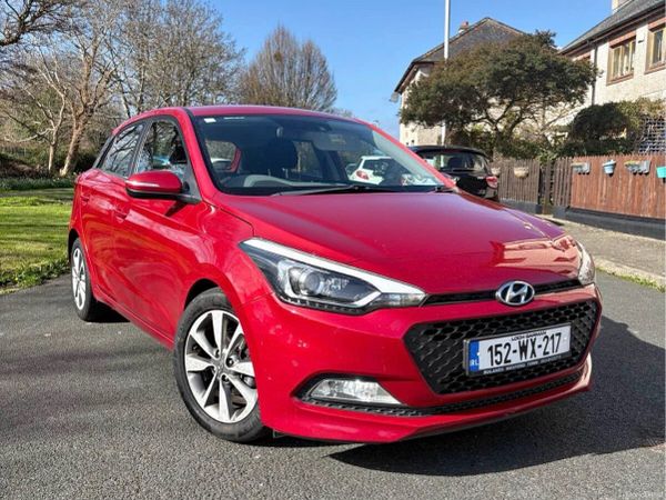 Hyundai i20 Hatchback, Petrol, 2015, Red