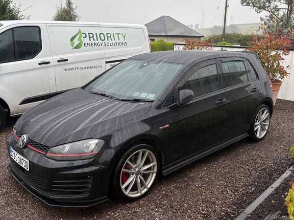 Volkswagen Golf Hatchback, Petrol, 2017, Black