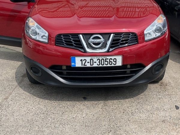 Nissan Qashqai Hatchback, Diesel, 2012, Red
