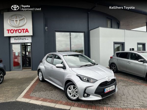Toyota Yaris Hatchback, Petrol Hybrid, 2024, Silver