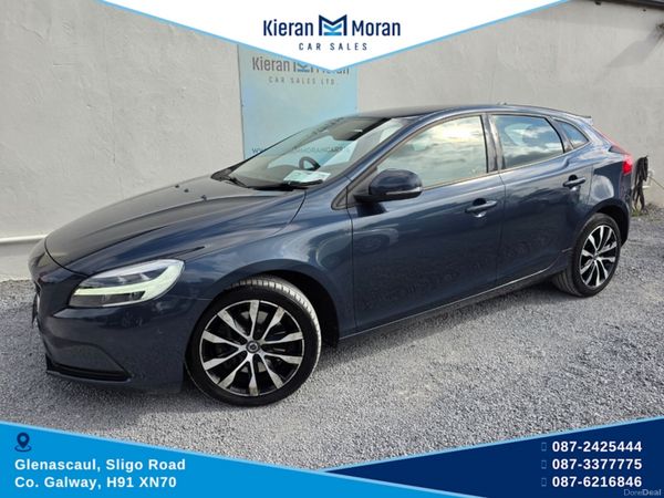 Volvo V40 Hatchback, Petrol, 2019, Blue