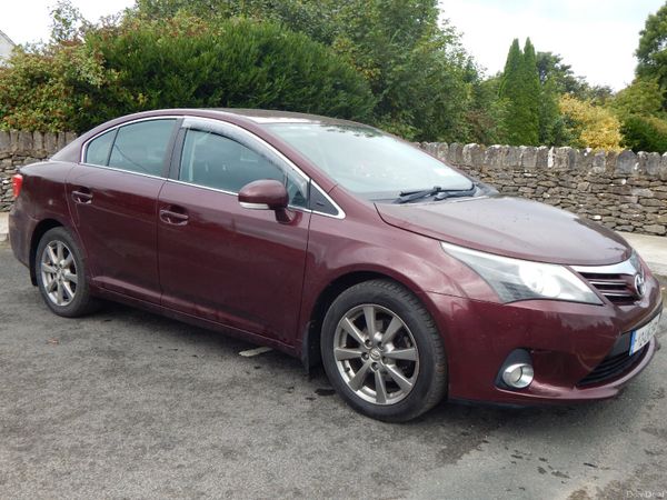 Toyota Avensis Saloon, Diesel, 2012, Red
