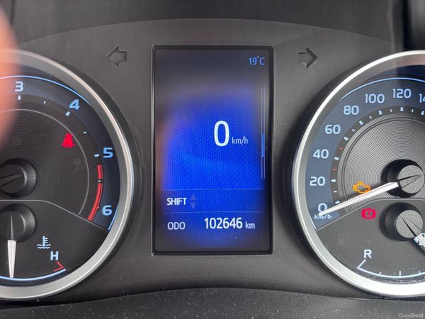 Toyota Corolla Saloon, Diesel, 2017, Red