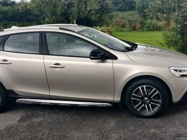 Volvo V40 Hatchback, Diesel, 2016, Beige