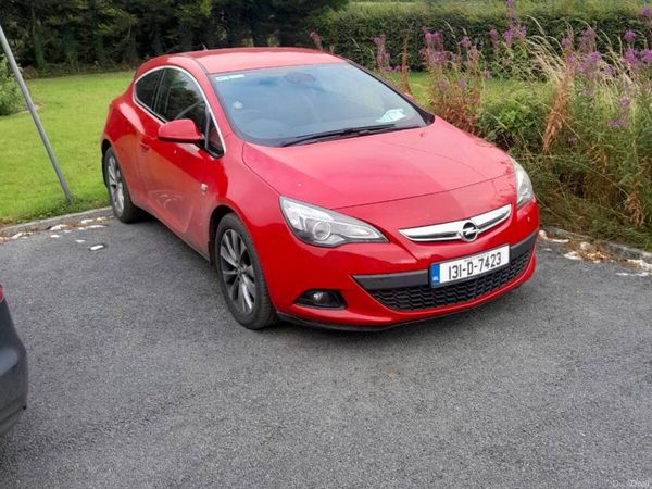Opel Astra Hatchback, Petrol, 2013, Red