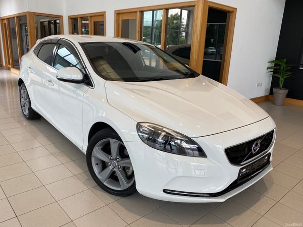 Volvo V40 Hatchback, Petrol, 2013, White