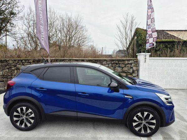 Renault Captur Hatchback, Petrol, 2022, Blue