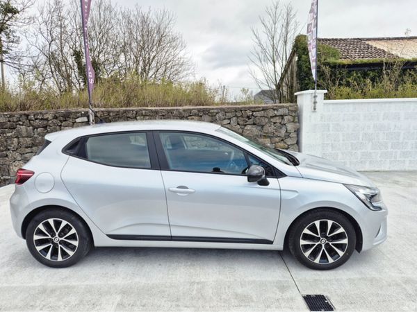 Renault Clio Hatchback, Petrol, 2023, Grey
