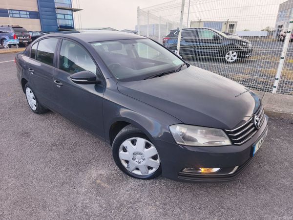 Volkswagen Passat Saloon, Diesel, 2011, Grey
