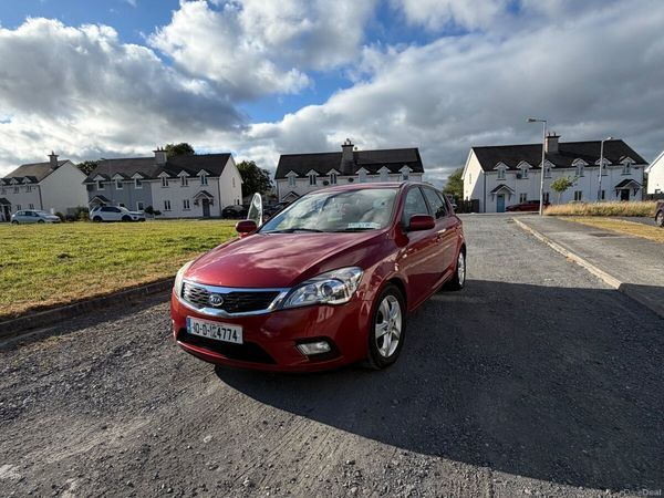 Kia Ceed Hatchback, Diesel, 2010, Red