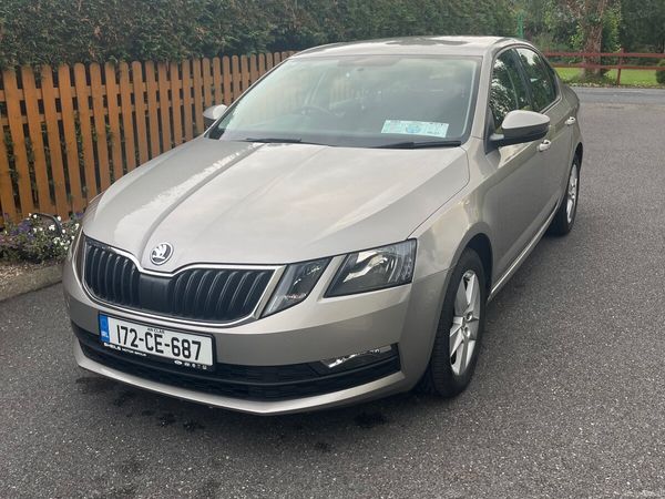 Skoda Octavia Saloon, Diesel, 2017, Yellow