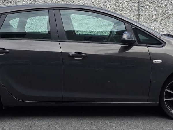Opel Astra Hatchback, Petrol, 2015, Grey