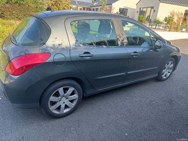 Peugeot 308 Hatchback, Diesel, 2013, Grey