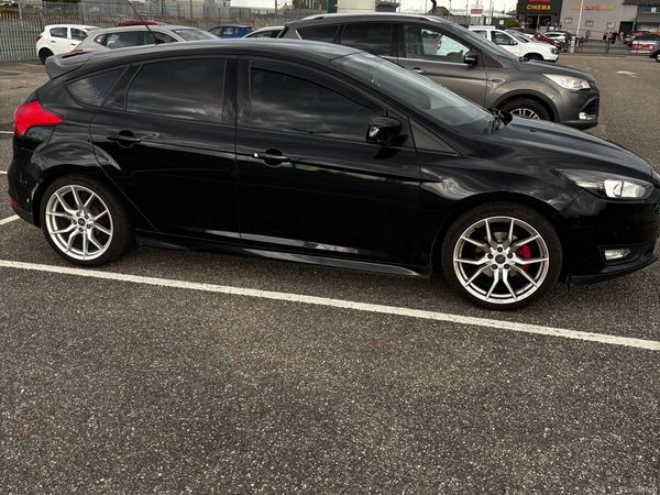 Ford Focus Hatchback, Diesel, 2017, Black