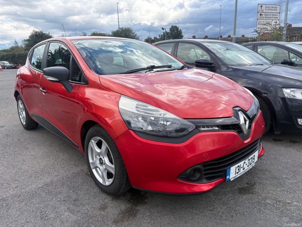 Renault Clio Hatchback, Petrol, 2013, Red
