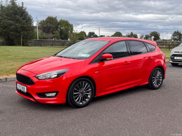 Ford Focus Hatchback, Diesel, 2017, Red