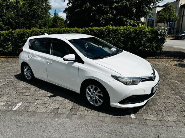 Toyota Auris Hatchback, Diesel, 2017, White