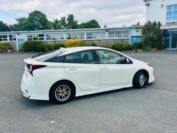 Toyota Prius Hatchback, Petrol Hybrid, 2019, White