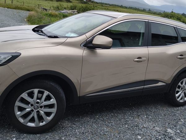 Renault Kadjar SUV, Diesel, 2016, Gold