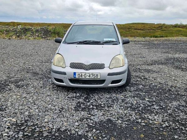 Toyota Yaris Hatchback, Petrol, 2004, Silver
