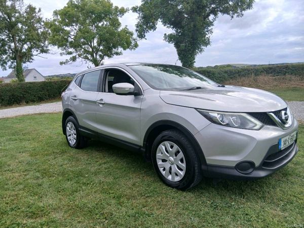 Nissan Qashqai Hatchback, Diesel, 2014, Silver