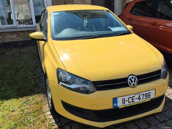 Volkswagen Polo Hatchback, Petrol, 2011, Yellow