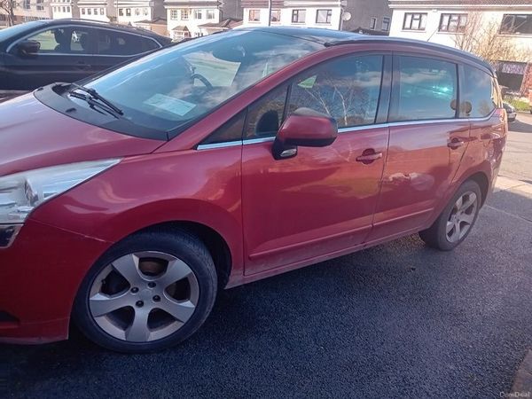 Peugeot 5008 MPV, Diesel, 2012, Red