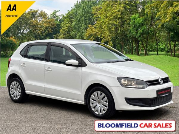 Volkswagen Polo Hatchback, Petrol, 2013, White