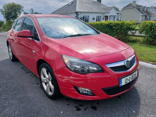 Vauxhall Astra Hatchback, Petrol, 2012, Red
